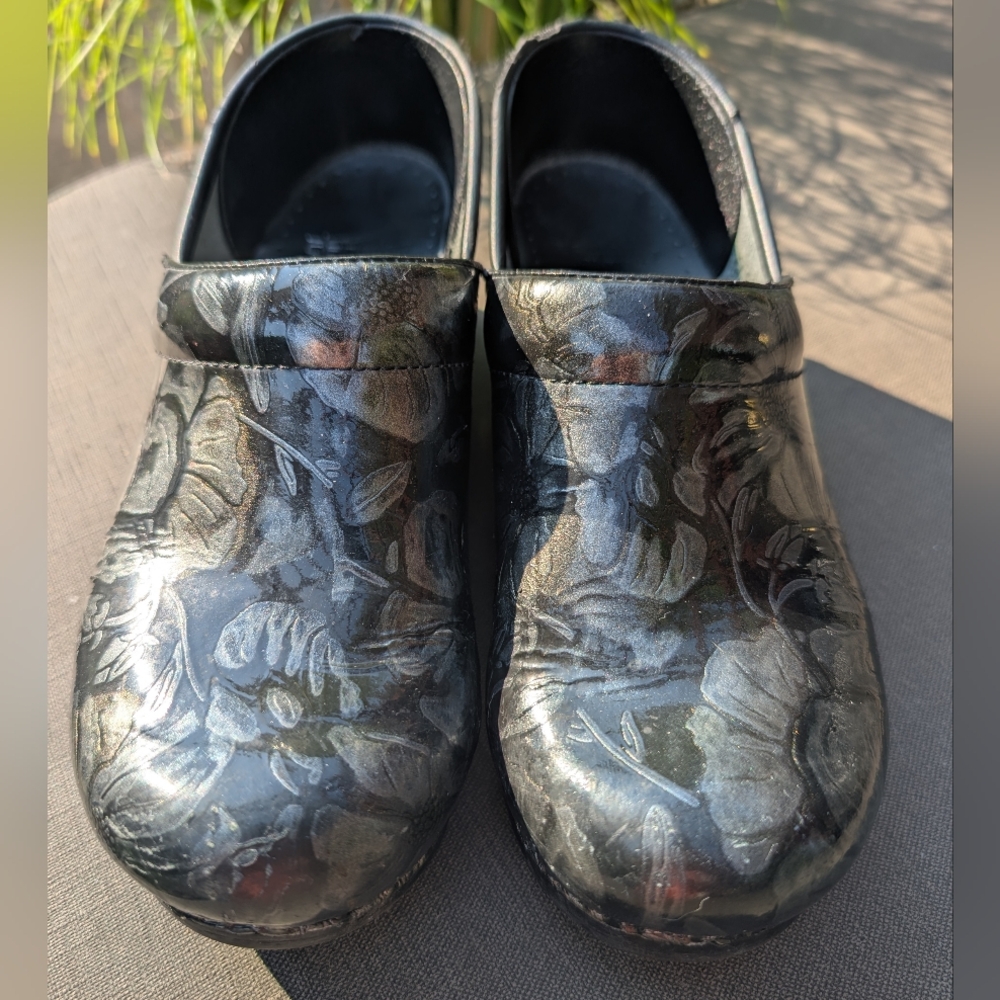 Dansko Black Floral Professional Clogs, Sz. 38